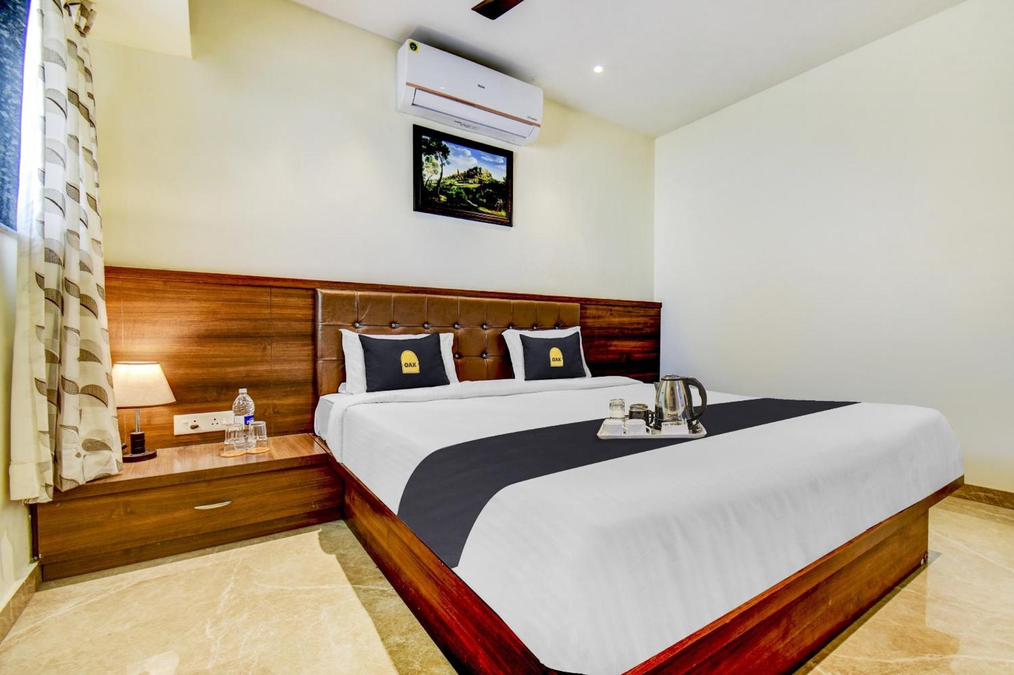 Townhouse Oak Hotel Chaitanya Executive Near Fun Time Multiplex Pune Exterior foto