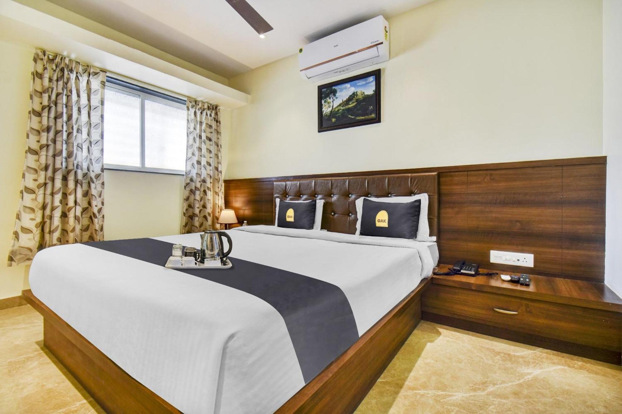 Townhouse Oak Hotel Chaitanya Executive Near Fun Time Multiplex Pune Exterior foto