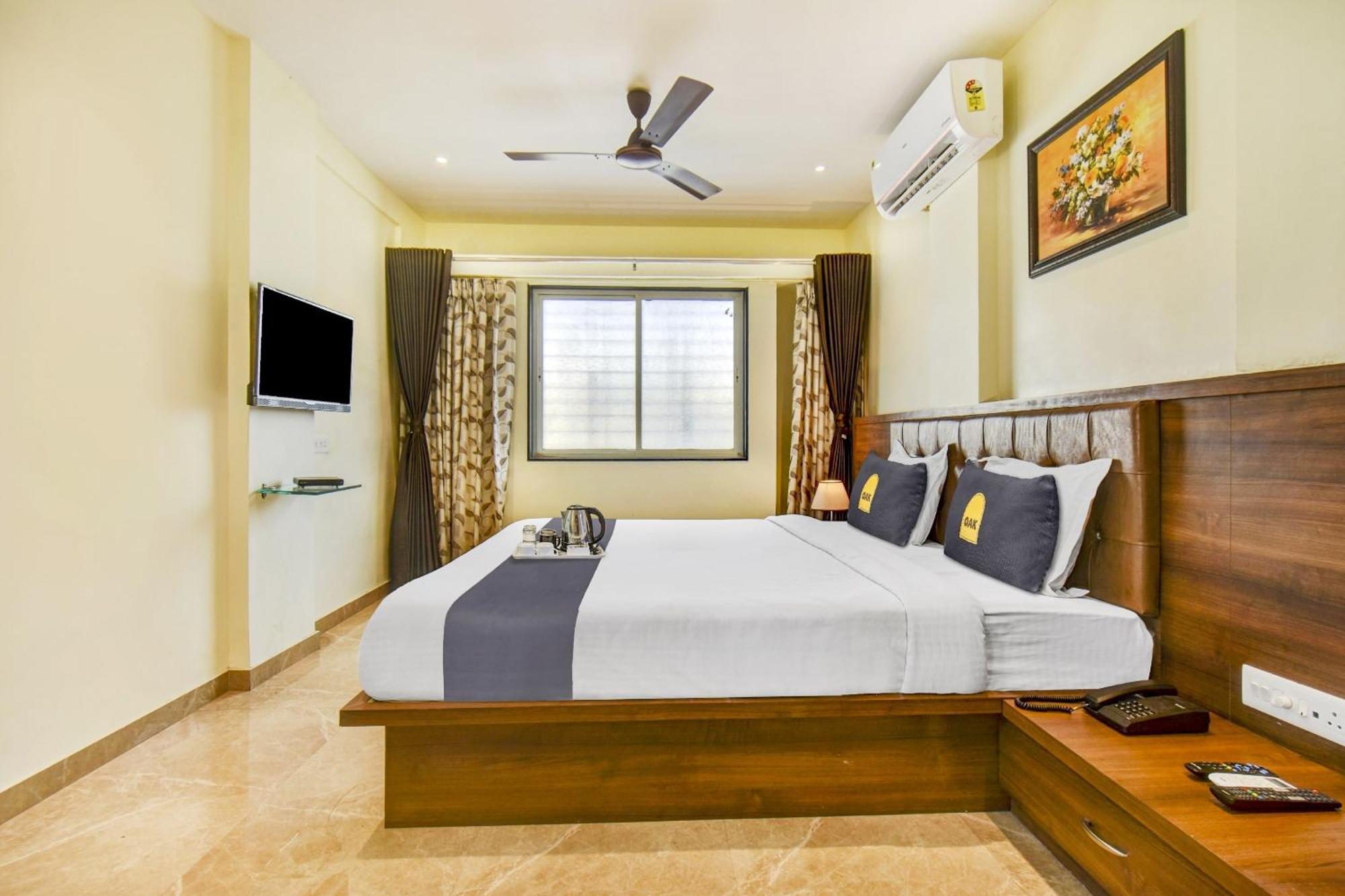 Townhouse Oak Hotel Chaitanya Executive Near Fun Time Multiplex Pune Exterior foto