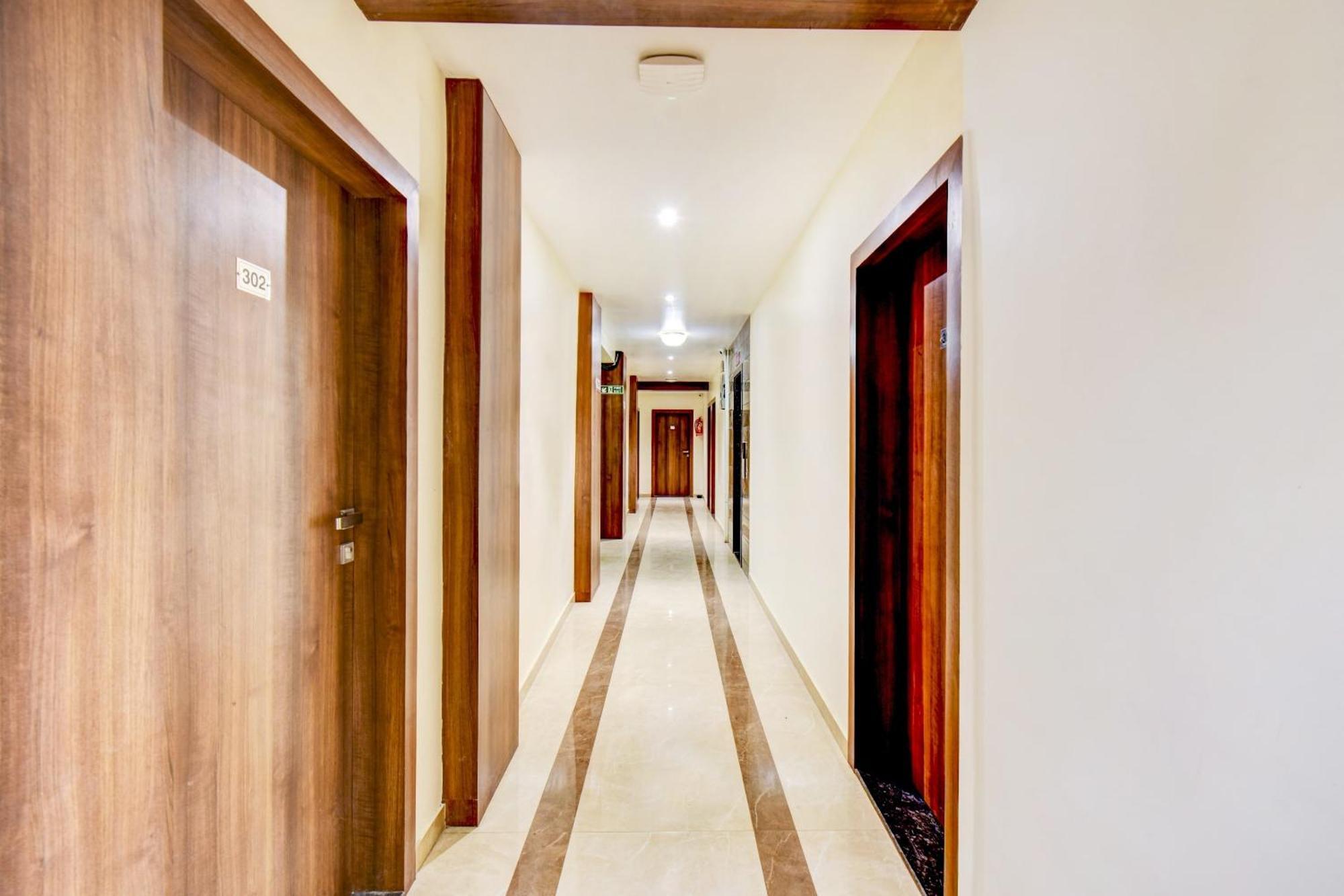 Townhouse Oak Hotel Chaitanya Executive Near Fun Time Multiplex Pune Exterior foto